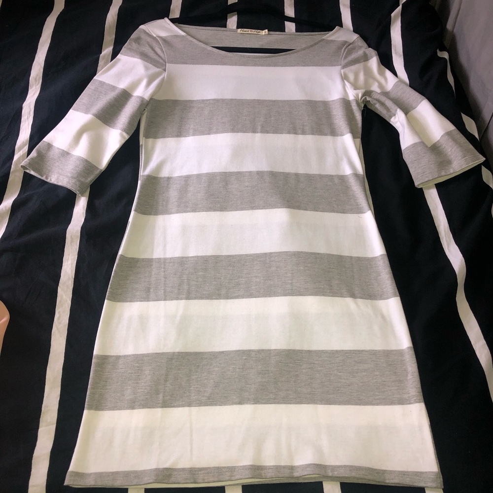 💙 𝟻/$𝟸𝟻 💙 Stripped dress